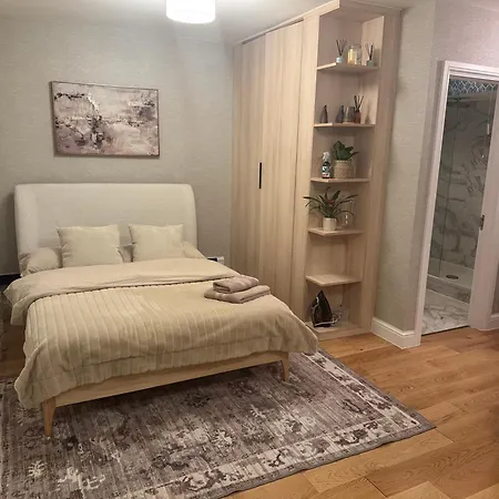 Central London Studio Apartment